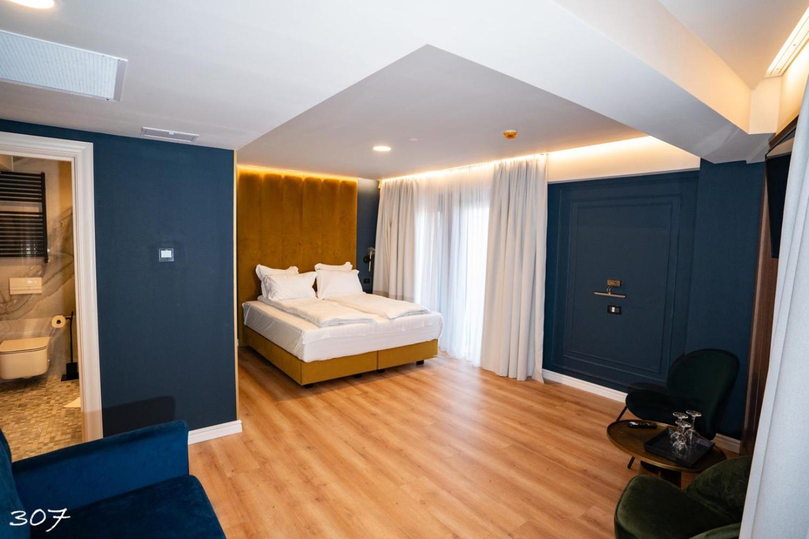Cosmopolita Boutique Hotel Timişoara Exterior foto
