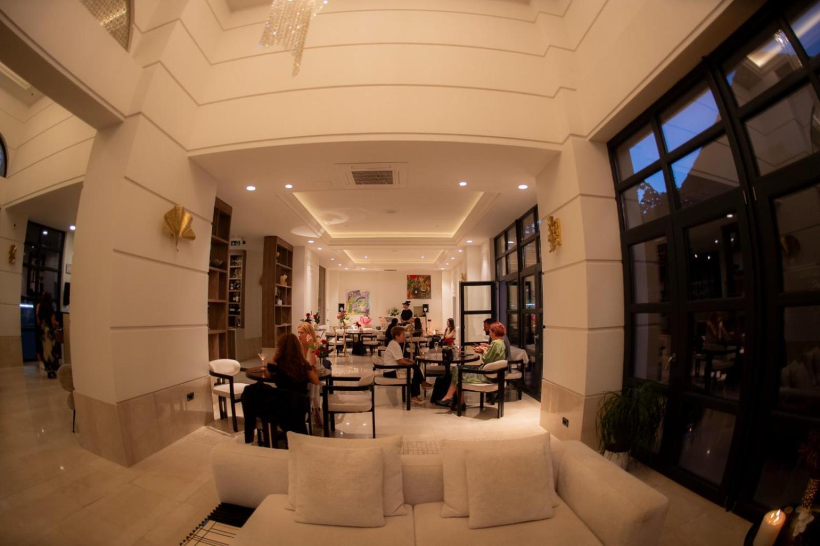 Cosmopolita Boutique Hotel Timişoara Exterior foto