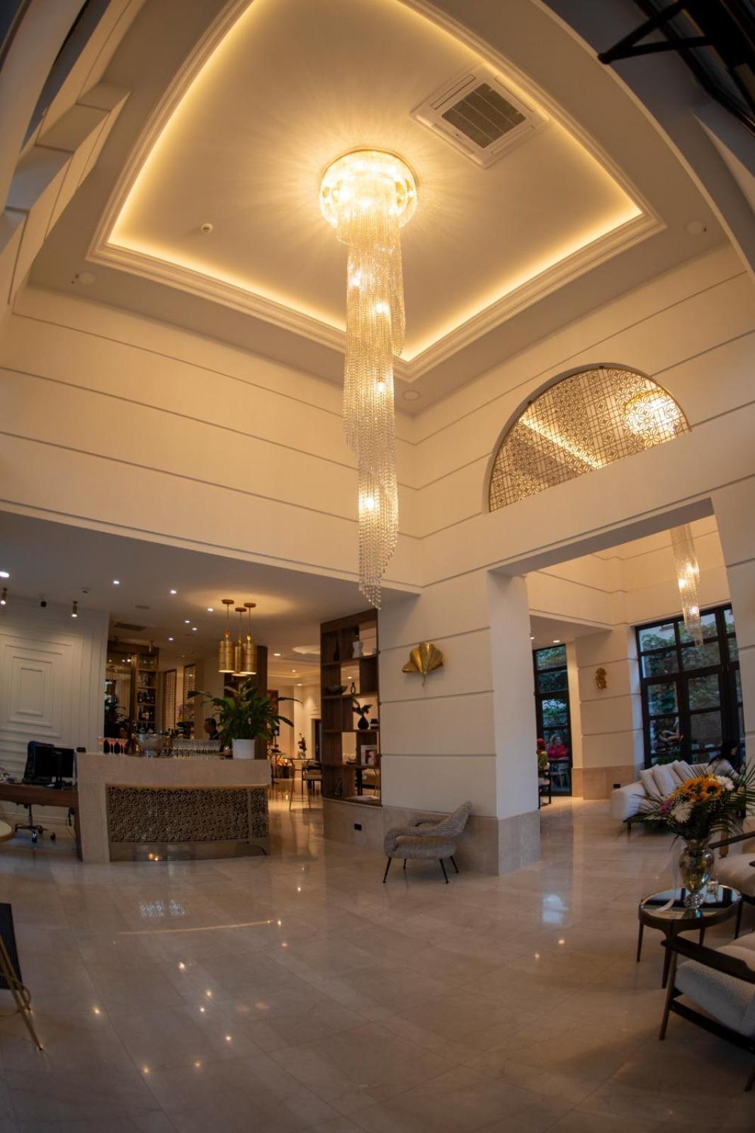Cosmopolita Boutique Hotel Timişoara Exterior foto